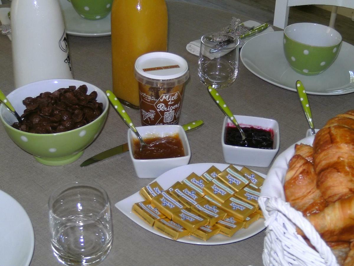 Le Manoir De Sanilhac Bed and Breakfast Notre-Dame-de-Sanilhac Esterno foto
